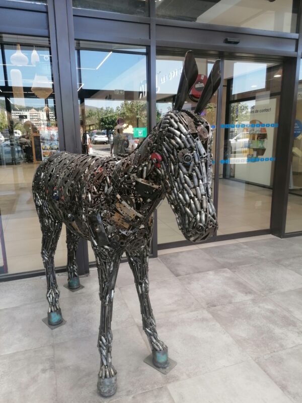 Sculpture en métal ANE – Image 4