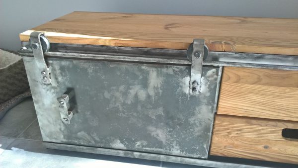 Meuble TV en métal et bois, modèle GUN MACHINE – Image 3