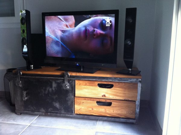 Meuble TV en métal et bois, modèle GUN MACHINE – Image 4
