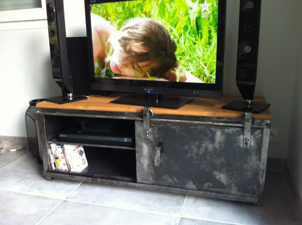Meuble TV en métal et bois, modèle GUN MACHINE – Image 5
