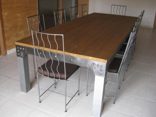 Table de salle à manger en métal et bois modèle 10 MILES