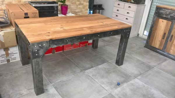 Table de salle à manger en métal et bois modèle 10 MILES – Image 3