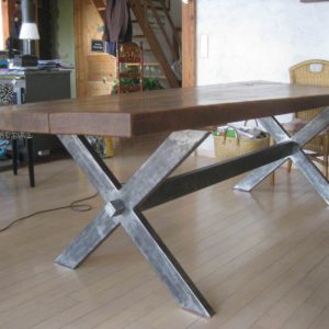 Table de salle à manger en métal et bois modèle STREET