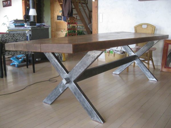 Table de salle à manger en métal et bois modèle STREET