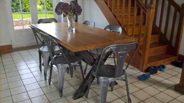 Table de salle à manger en métal et bois modèle TOWN