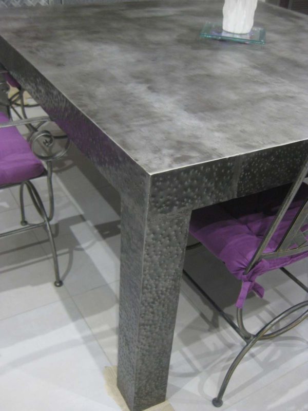 Table de salle à manger en métal modèle TRUE LIES – Image 2