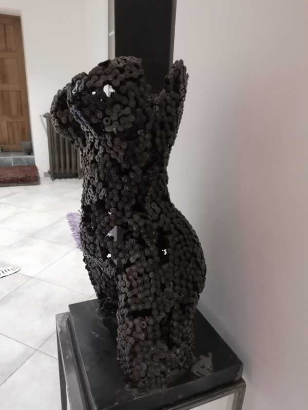 LE BUSTE – Image 3