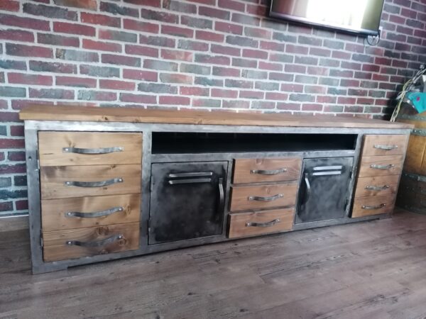 Meuble TV modèle PARABELLUM