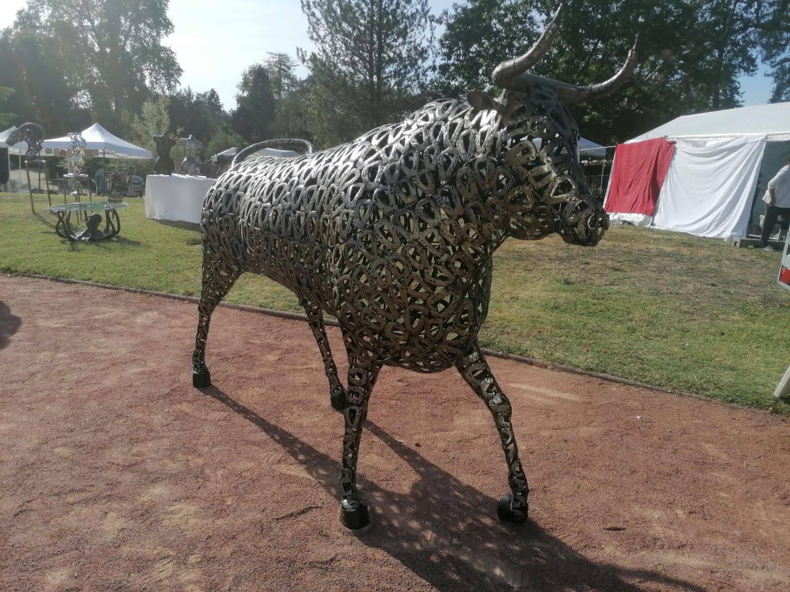 Exposition sculpture taureau Parc Bécot Le Coteau